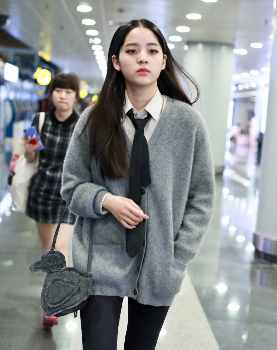 欧阳娜娜的身材 bdafb9e076134ea1aa2854bf6fb9b333.jpeg