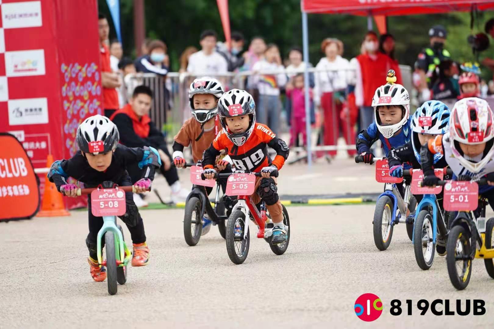 助力十四运 819club儿童滑步车春季赛举办_比赛