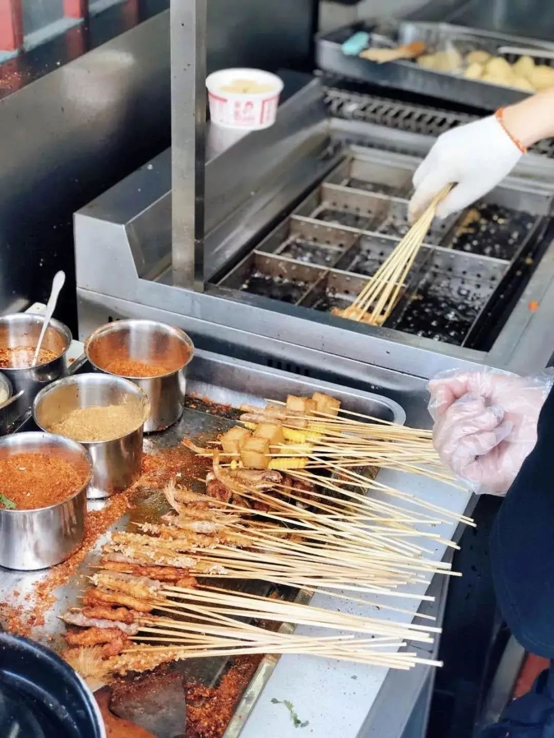 品牌观察年开千店月销上百万串的喜姐炸串