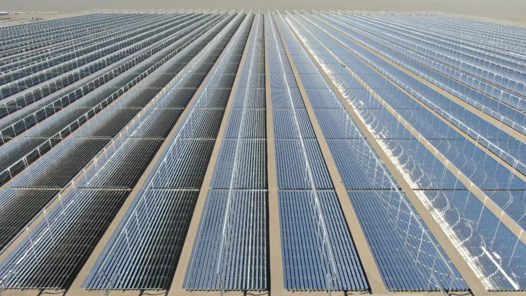 兰州大成敦煌50mw熔盐线性菲涅耳式光热发电示范项目于2016年9月成功