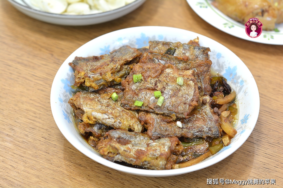 原创
高考营养晚餐真不赖,酱油鸡腿焖饭看着都香,5菜1汤用心了
---【酱油鸡腿焖饭】------【红烧带鱼】------【素炒菜花】------【油菜炒豆腐丝】------【焯水鲜百合】------【番茄青豆番茄杂蔬汤】---