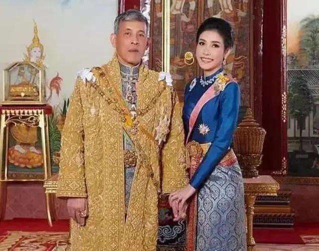 英记者曝68岁泰王病危，泰国民众抽奖庆贺盼他早去，实在不得人心