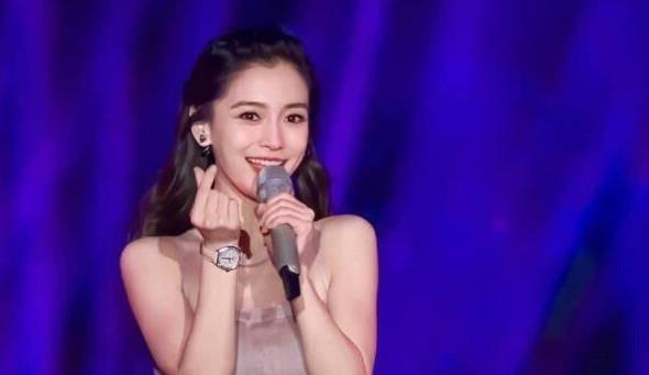最近很火的女明星唱歌视频 6a47801bba984f29abe8a232d503d651.jpeg