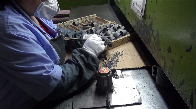 全自动喷胶机与传统喷胶机相比的差别是什么