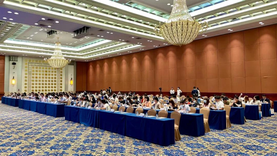 会议现场共谋发展谱写校企合作新篇章会议伊始,广州精通教育科技