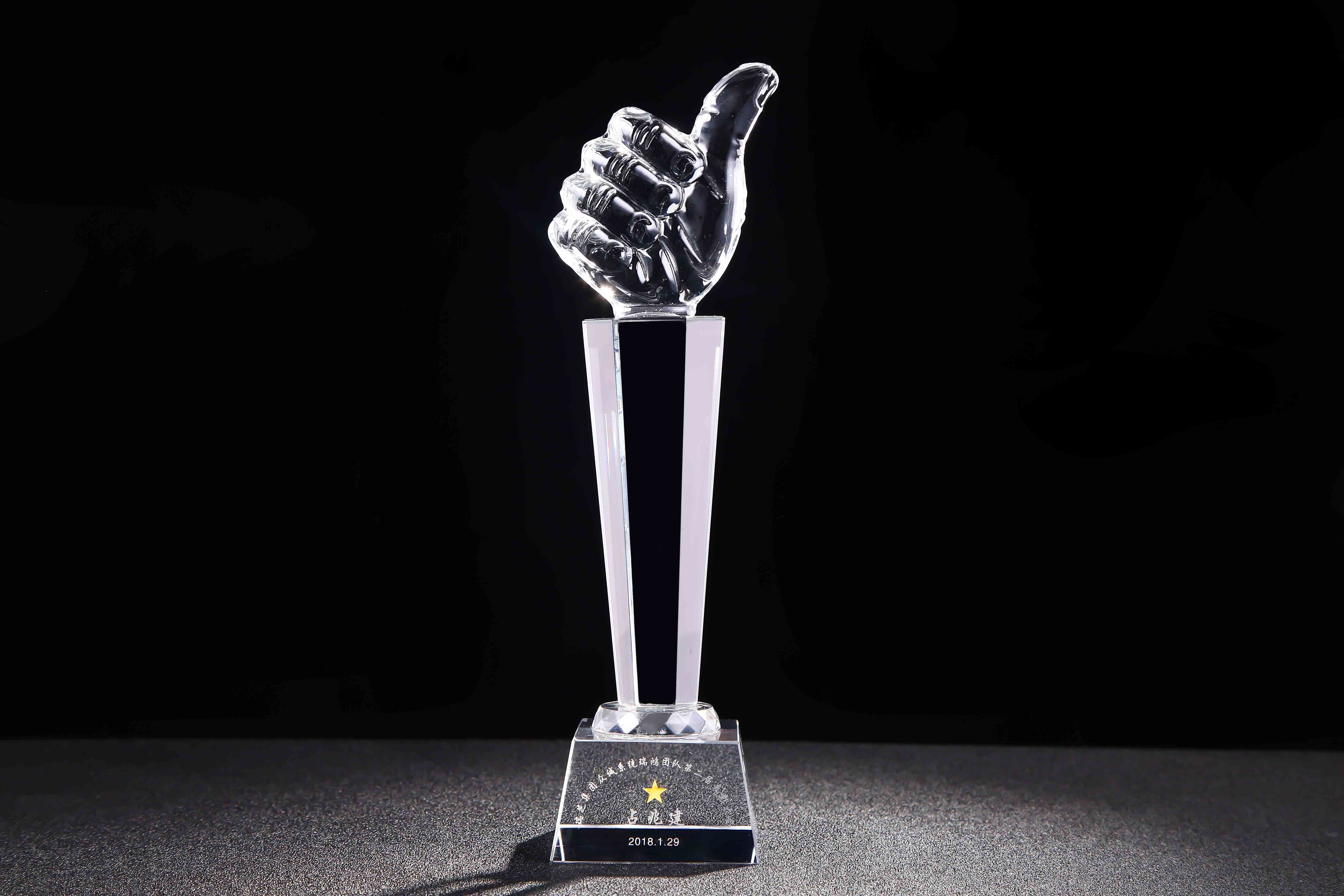 浦江福荣水晶有限公司|达赞奖杯:水晶奖杯的选购