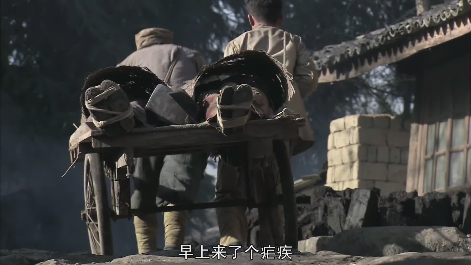 他瘸着一条腿,跑了大半个中国了,小小的缅甸,用两条腿跑,还不是跟玩一