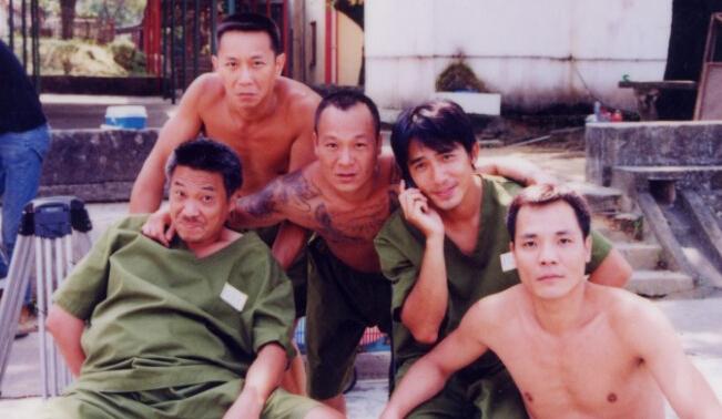 原创吴志雄预约直播首秀阵仗大带十几位青年开千万豪车江湖范十足