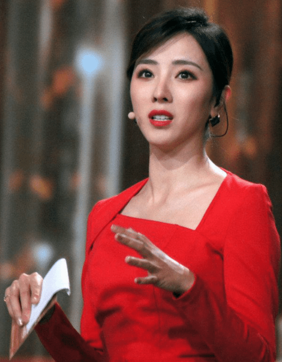 她曾因春晚忘词被嘲笑,最红时生孩子称不后悔