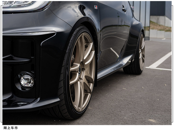 全黑涂装,铜色轮毂,换搭运动排气_搜狐汽车_搜狐网