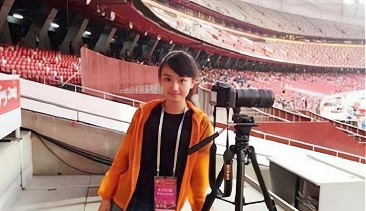 她都不在话下,因为叶子的长相太过于漂亮,所以被大家誉为清华大学的