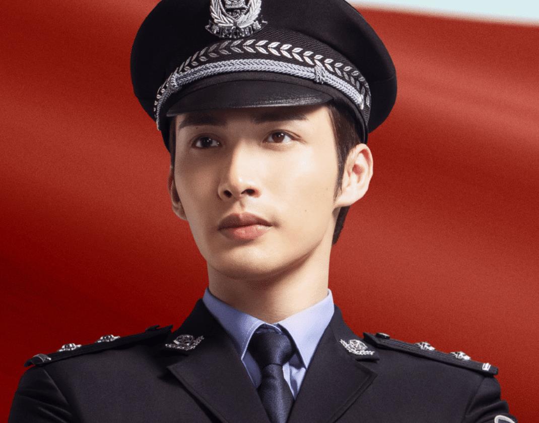 光看颜值就已经值得一追了,不知道作为一个警察,杨幂和张