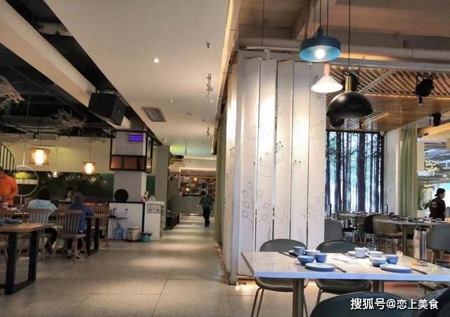 柳州藏在谷埠街的一家广式茶楼,是本地退休大爷大妈们的最爱