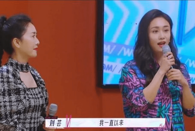 原创刘芸妈妈走秀气场获称赞简易t台也有专业范曾因高颜值而圈粉