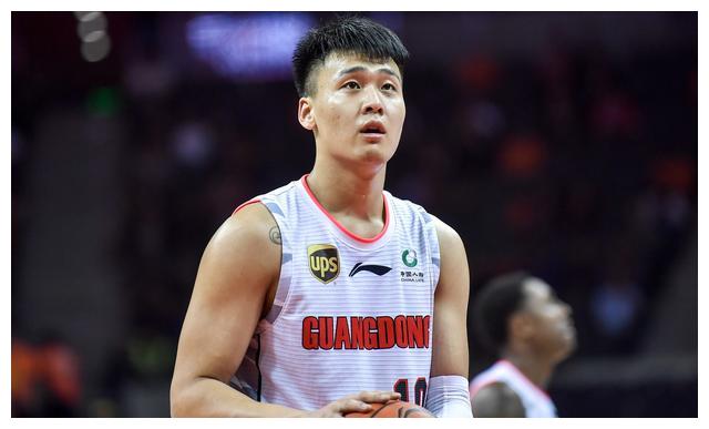 广东4消息杜锋代言荔枝徐杰去活动送女友鲜花赵睿母亲落户