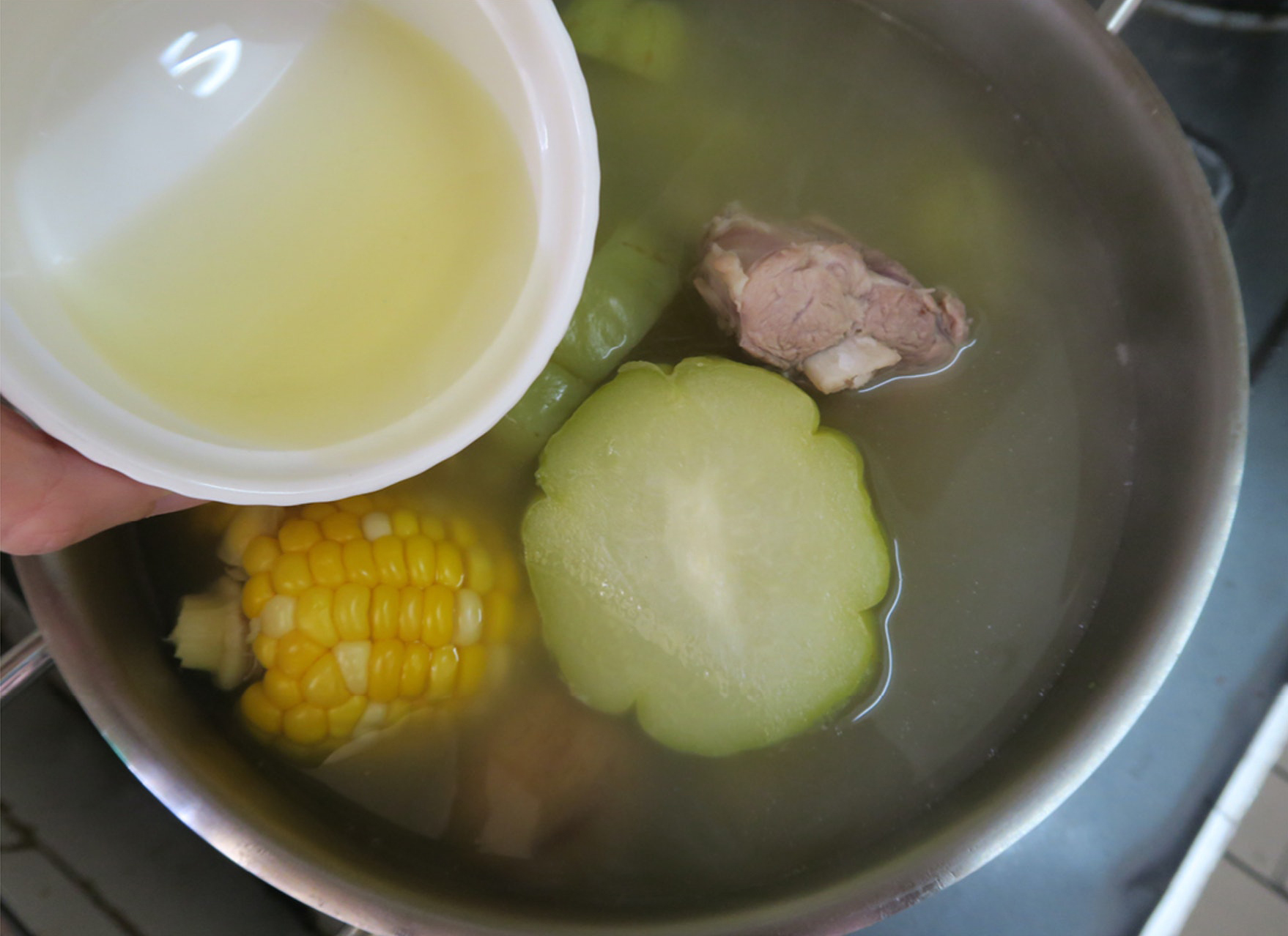 原创夏天到了炖上这样一道汤水健脾理气又下火老人孩子都能喝