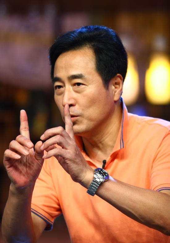被徐帆视为恩人的杨立新,一生坚持4个一,今与儿子同剧飙戏_一家人