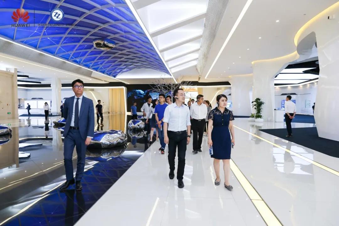 教育|走进华为——华为云携手互联网教育，成为业务发展同路人