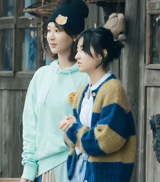 杨紫《向往的生活》素颜出镜,五官精致皮肤细腻,状态不输张子枫_安迪
