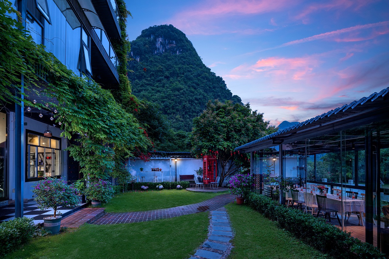 so 选一个 看山水的风景民宿是首要任务 现在给大家推荐的 阳朔民宿.