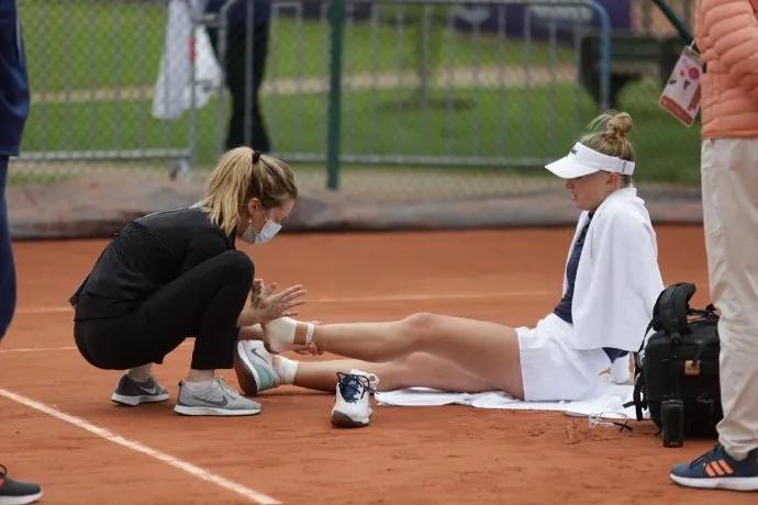 原创张之臻吞蛋出局,王曦雨挺进决胜轮,日本人进八强,小黑再输球