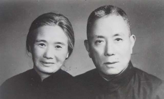 在异地期间,曹聚仁我从来不伪装道学,对于儿女私情,我和一切有血有肉