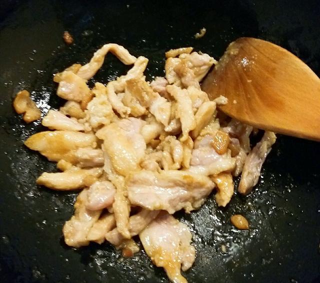 肉片怎么过油效果好 363b905591d14b188522a5ed03039c20.jpeg