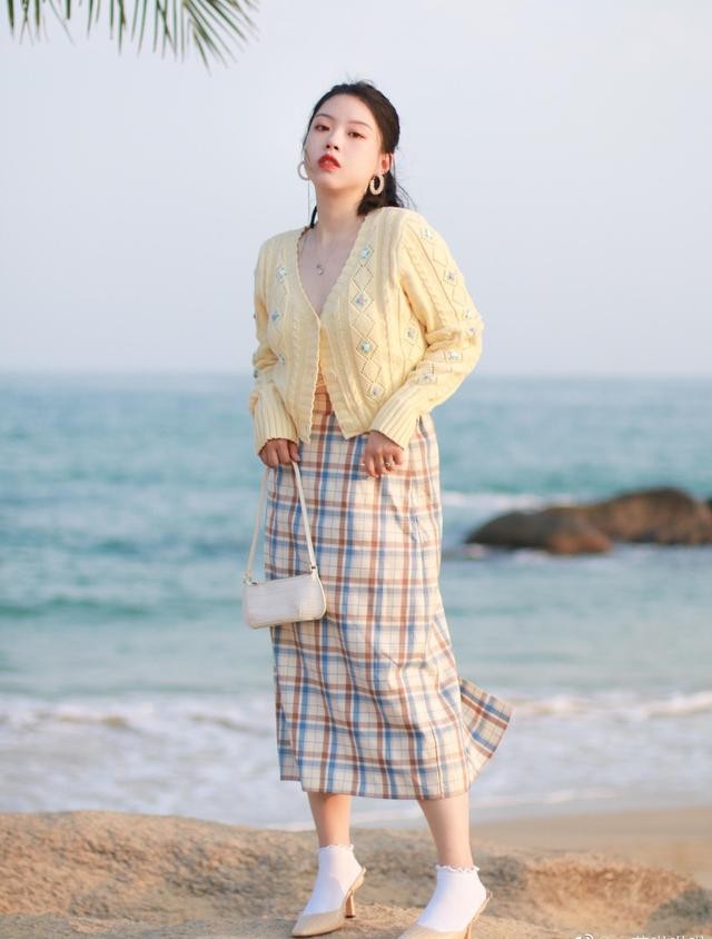 微胖女生穿衣需要避开的风格 8fca6b36e0d24f559d37945f7825d130.jpeg