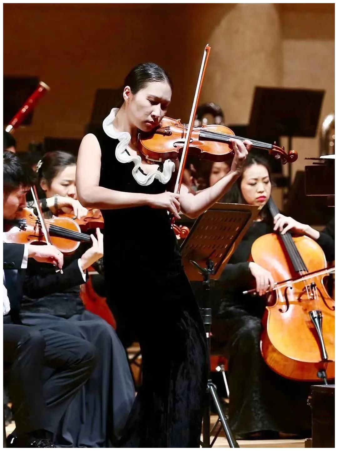 38岁艺术家因抑郁症跳楼自杀友人发文悼念生前饱受抑郁症折磨