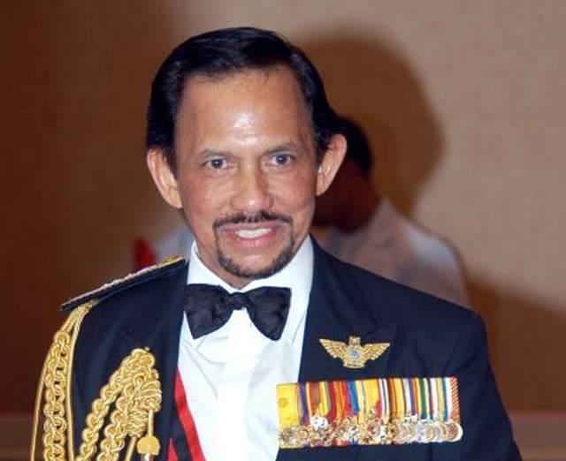 原创小国文莱有多富人们不用交税看病不用花钱国王有7千辆豪车