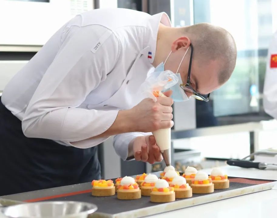 中国法式甜点教育开创者&优美西点教育产品研发负责人彭程老师倾情