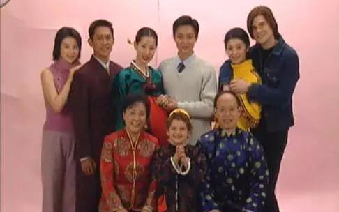 父母爱情全家福共几个人 f297eb4983924540b60dfaea91a55f38.jpeg