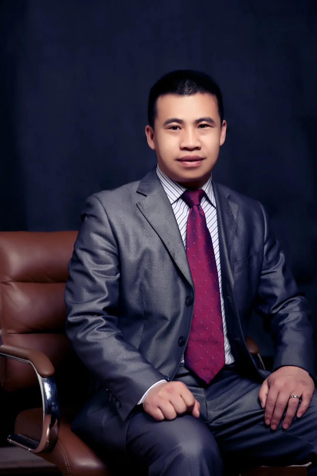 今天给大家分享设计师张爱东的作品【家】总是记录着一切与亲人点点