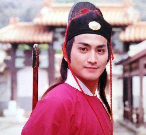 原创展昭何家劲近照一身肌肉帅气依旧61岁仍单身只为等她