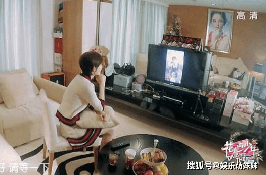 原创古力娜扎节目曝出自己豪宅,客厅挂着自己的大头照,真是太自恋了