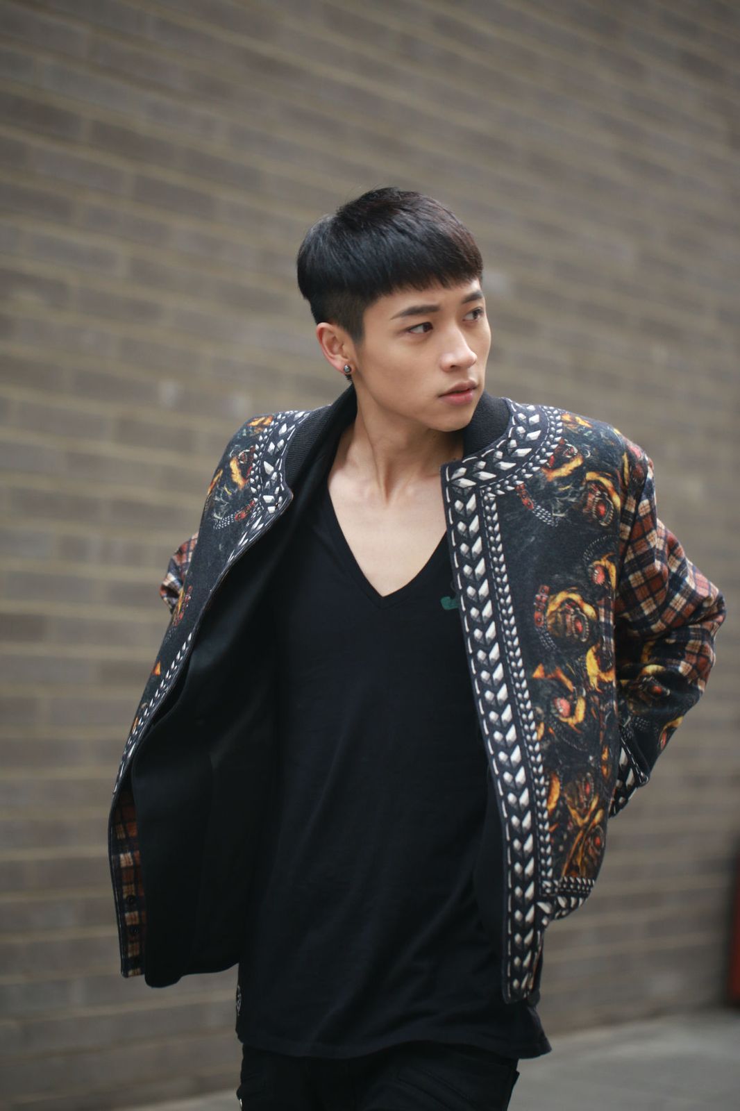 魏晨则是里面发展最好的,出演了许多知名电视剧和电影,也发了很多专辑