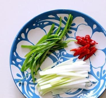 水萝卜怎么素炒最好吃 58845a3e97e44bfa8c81c5f39ddcd440.jpeg