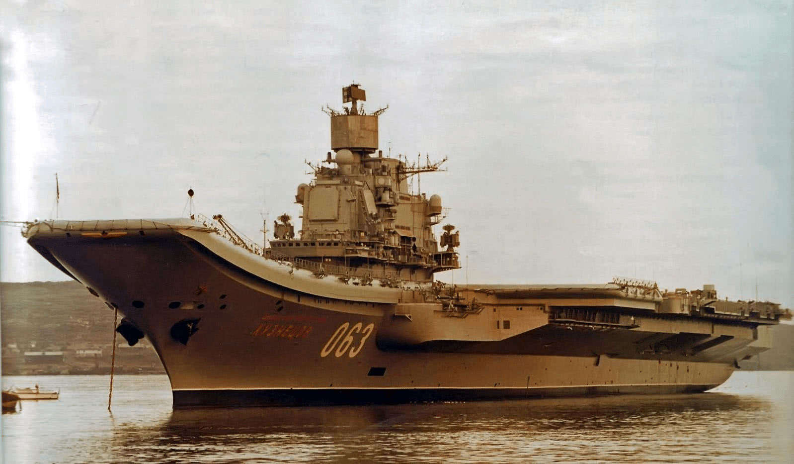 原创库兹涅佐夫号航母被评史上最差航母,为何俄罗斯还愿意供养它呢?