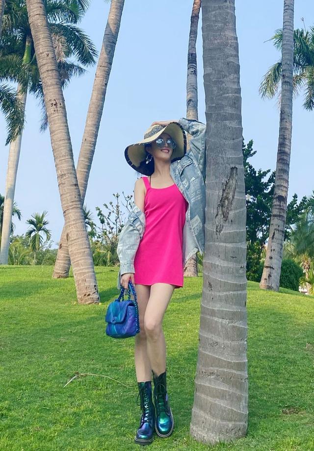 赵继伟求婚成功,女友是中戏校花,穿旗袍像"姨太太"有些显老_王君瑞