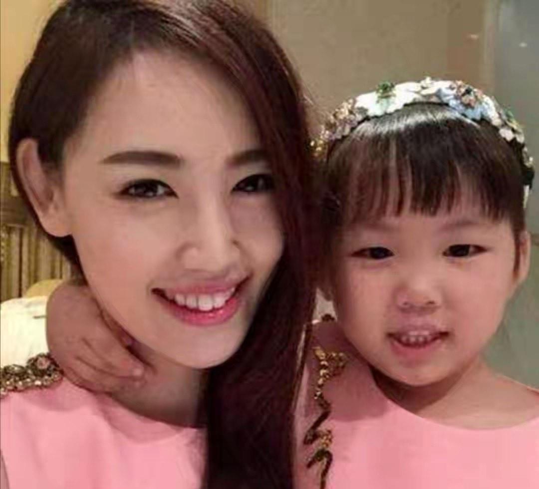 马蓉晒近照发文:别退缩,颜值大改气质变清纯,五官更精致