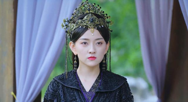 《双世宠妃3》梁洁分饰3角,女皇知晓曲小檀是穿越者?想夺舍她?
