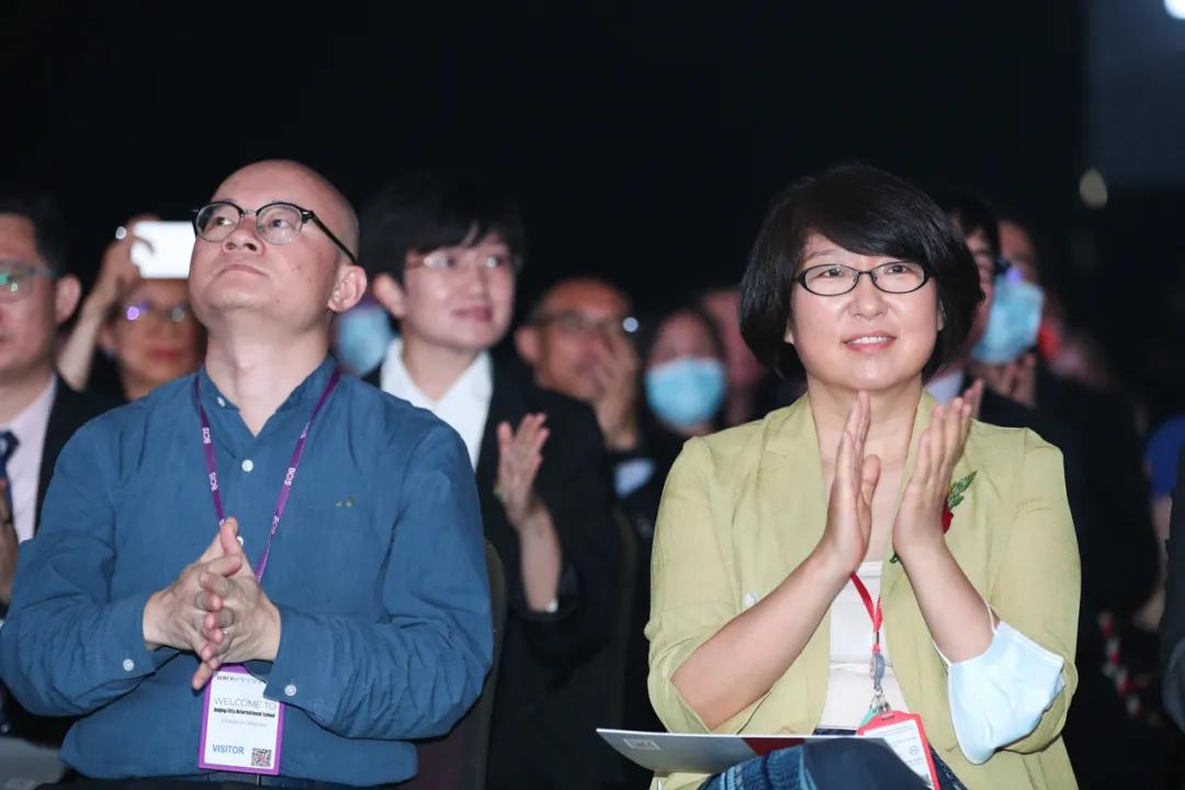 乐成集团发布: 北京乐成国际学校bcis 2021届毕业生,正式毕业!