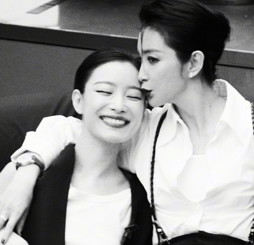 各大女明星接吻照片 b8f8a36d45204711b7e26681ace8334b.png