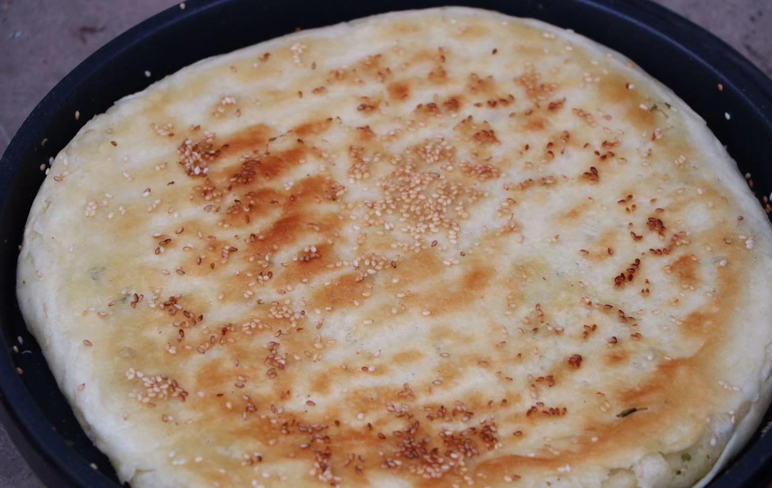 面粉别做馒头了,教你解馋新做法,一擀一煎,大人孩子都爱吃!