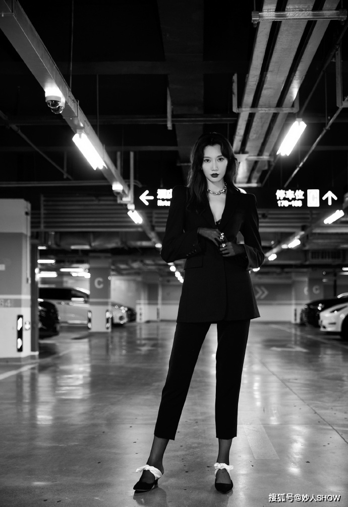 主持一半被换,上热搜却被骂毒妇,李斯羽把病重男友到底怎么了?_董楠