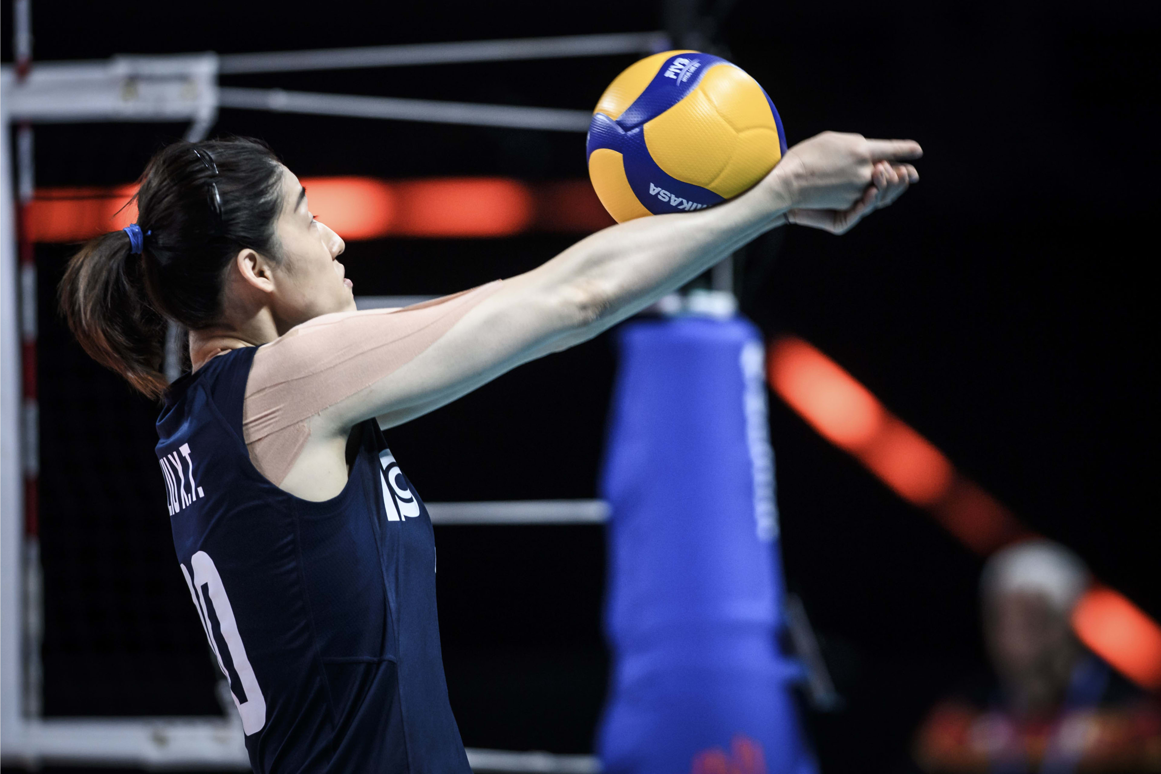 中比之战女排憾负,先赢后输秀下限,奥运练兵只练了一个张常宁