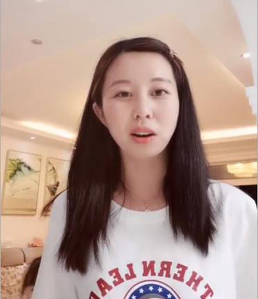 田静更新动态晒温馨沙画并配文替老公辟谣郭威真是娶了个宝