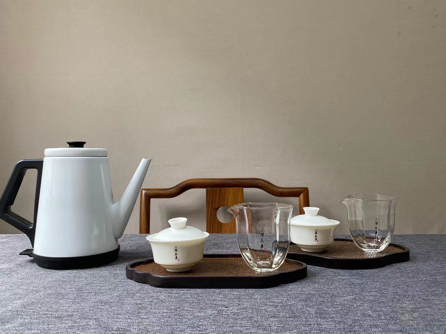 原创盖碗公道杯茶夹剪刀这些茶桌小物件该怎么摆放