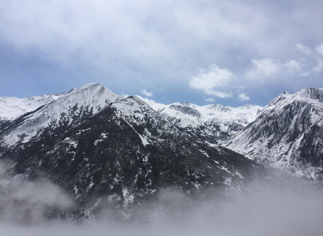 巴朗山一年四季都是雪吗？巴朗雪山