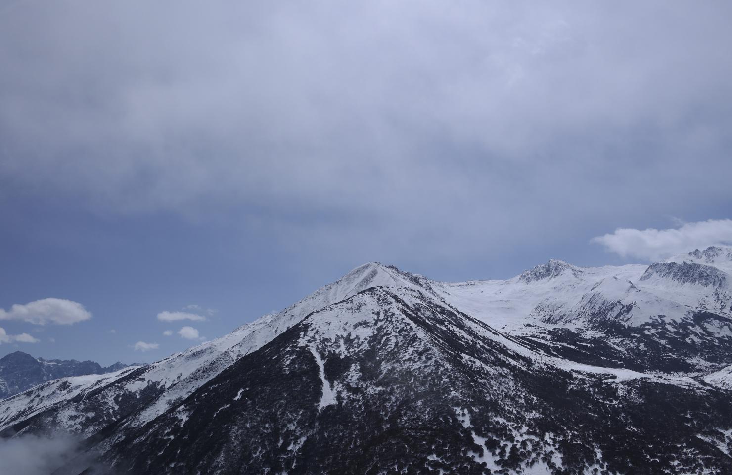 巴朗山一年四季都是雪吗？巴朗雪山